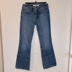 Great condition, barely worn slightly frayed on the back bottoms. In pic